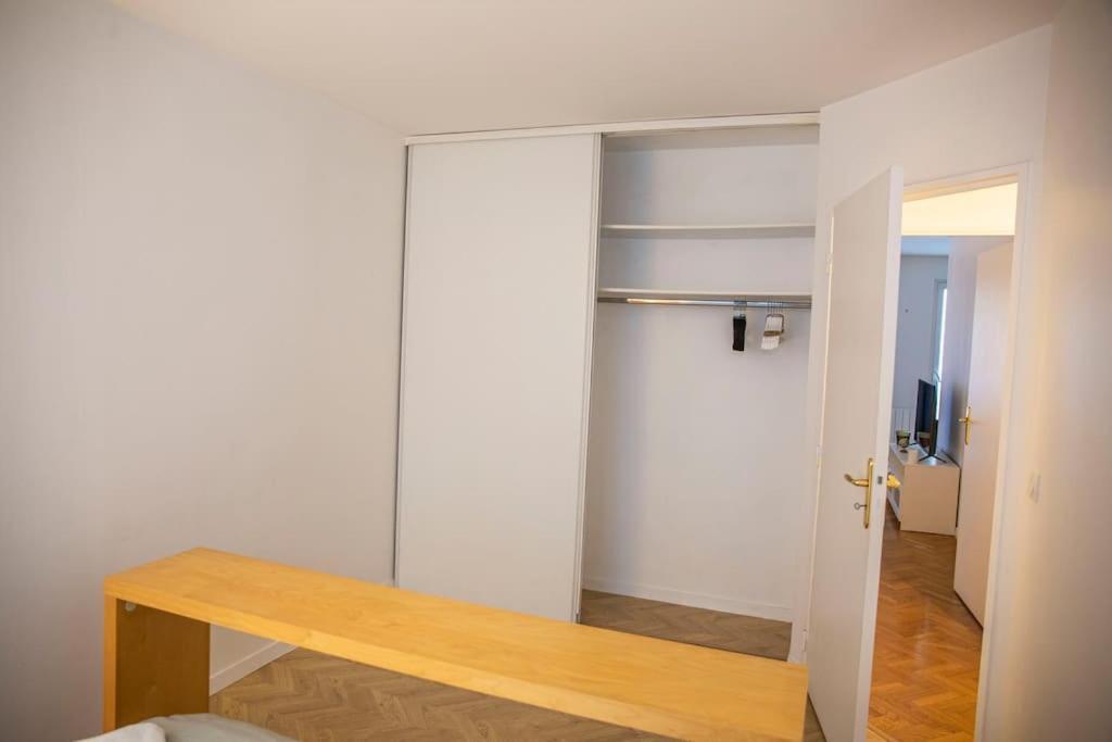 Grand 2 Pieces Balcon Parking Porte Paris Обервил Екстериор снимка